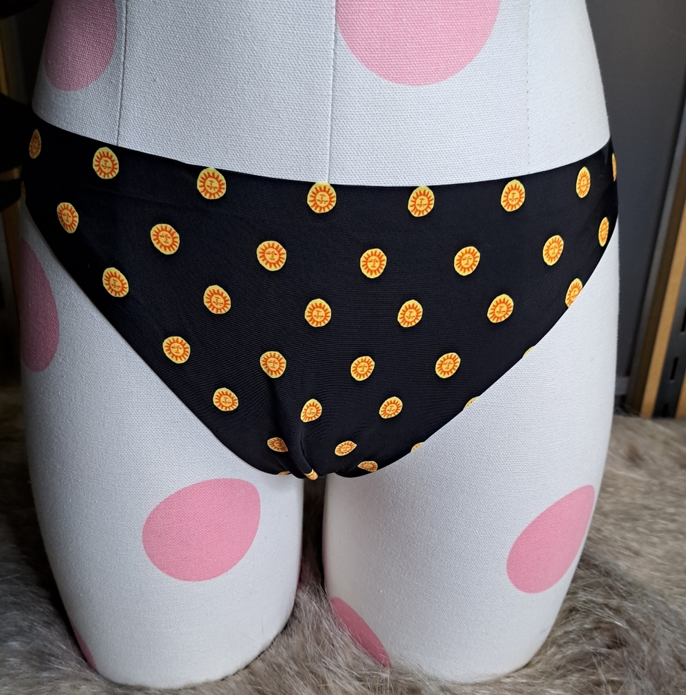 NWOT • UO Out from Under • Black Sun Stretch Seamless Pattern Thong Medium - Picture 1 of 10